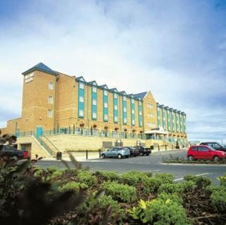 Village Newcastle And Leisure Club Тайнмут Екстериор снимка